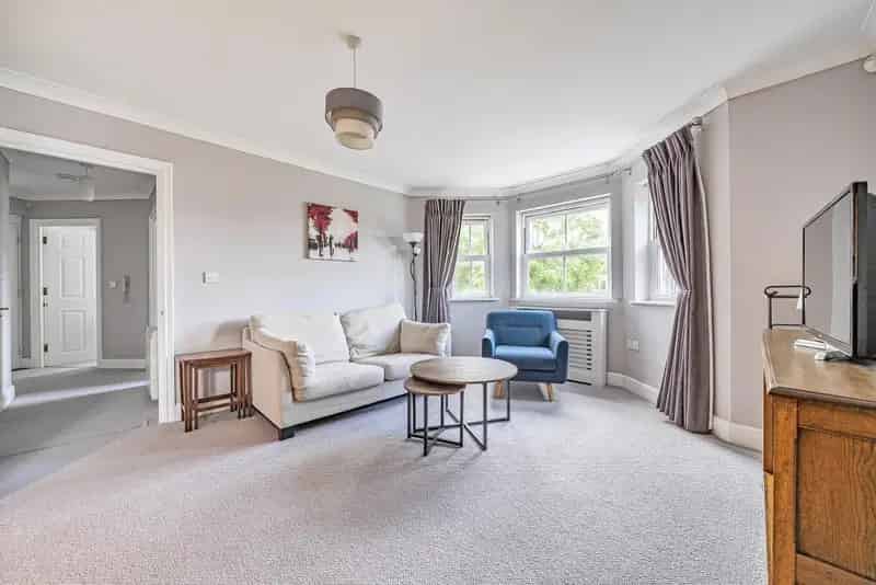 Two Bedroom Apartment for Sale No Onward Chain