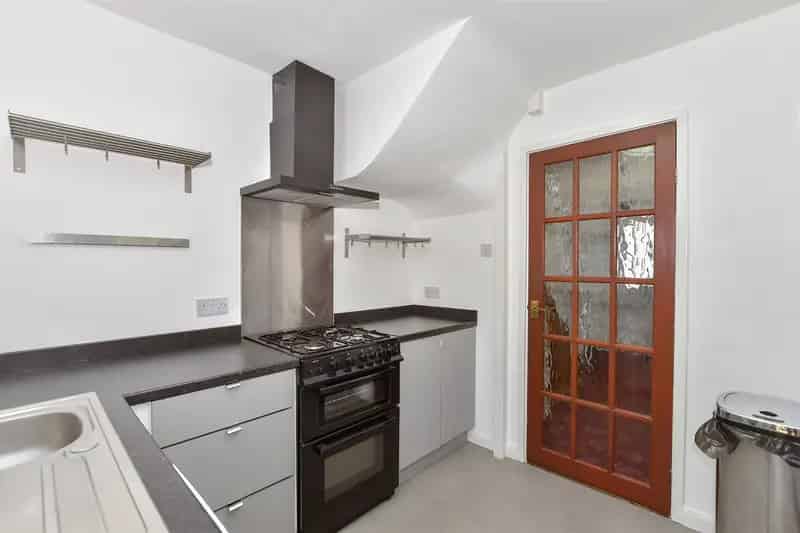 3 Bedroom Semi-Detached House For Sale Chain Free
