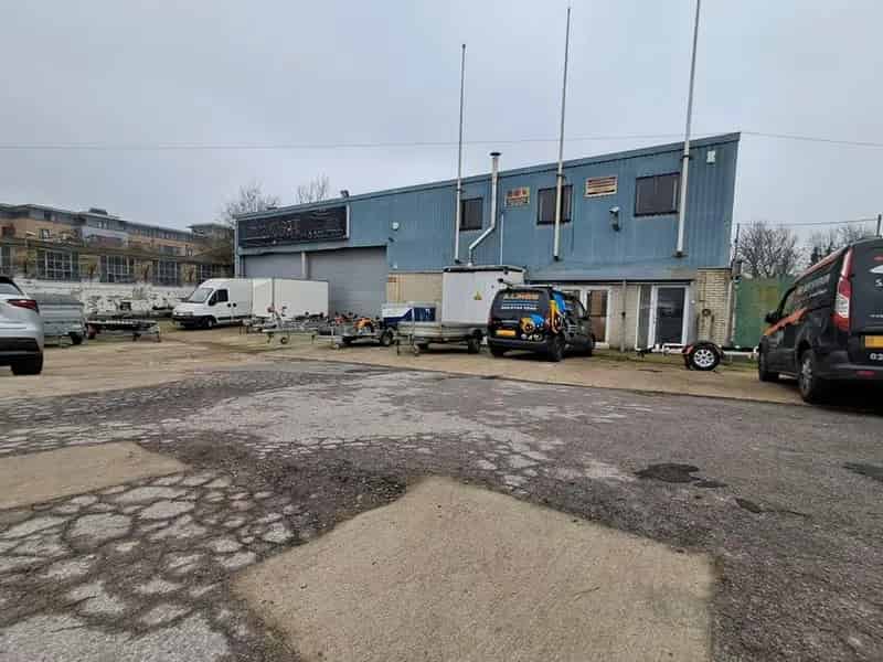 Warehouse Industrial Unit with Offices and Secure Yard
