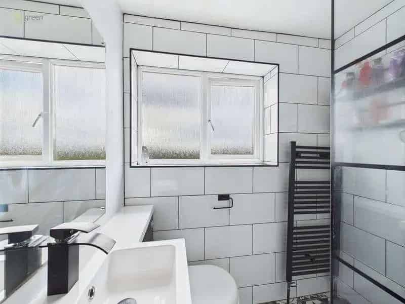3 Bed House for Sale Spacious Family Home Garage Garden