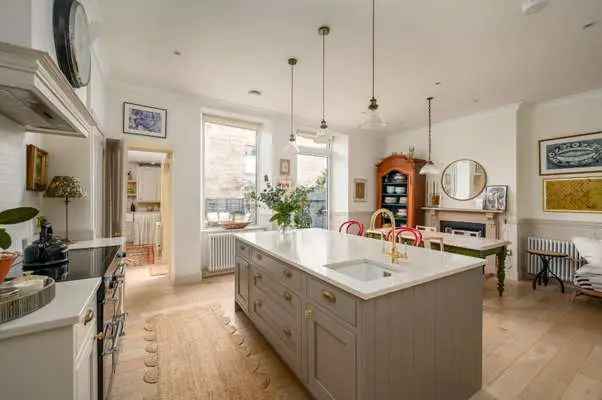 Exceptional Family Home in Edinburgh with Contemporary and Period Features