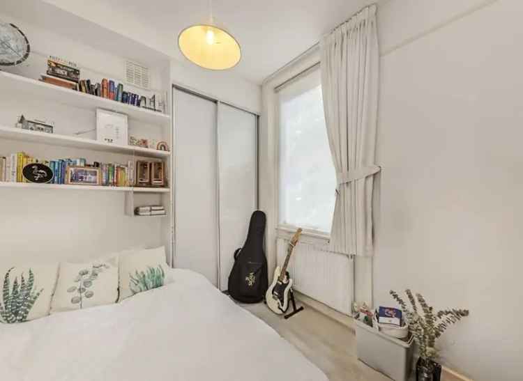 Flat For Sale in Maygrove Road, London, England