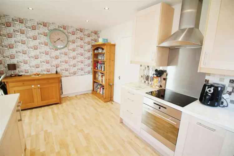 3 Bedroom Detached House to Rent