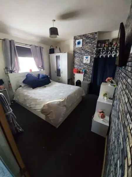 Spacious End of Terrace House Converted to 4 Bedrooms