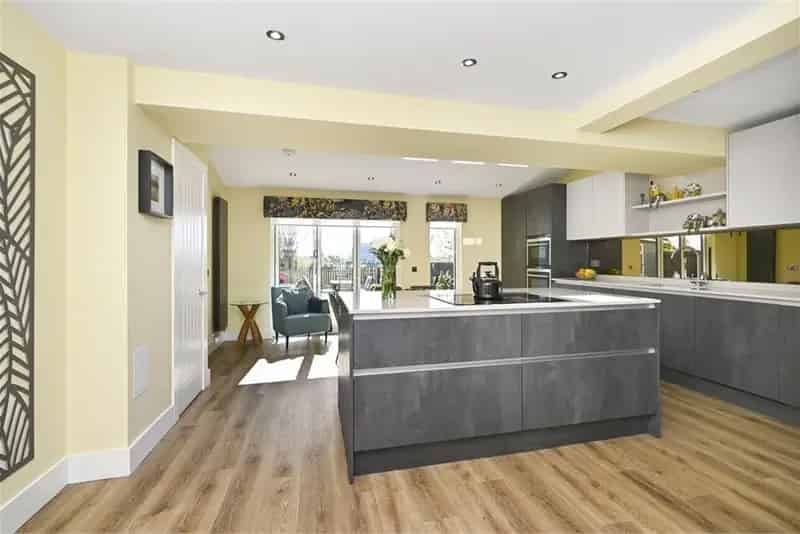 3 Bed House - Semi Detached with 2 Reception Rooms