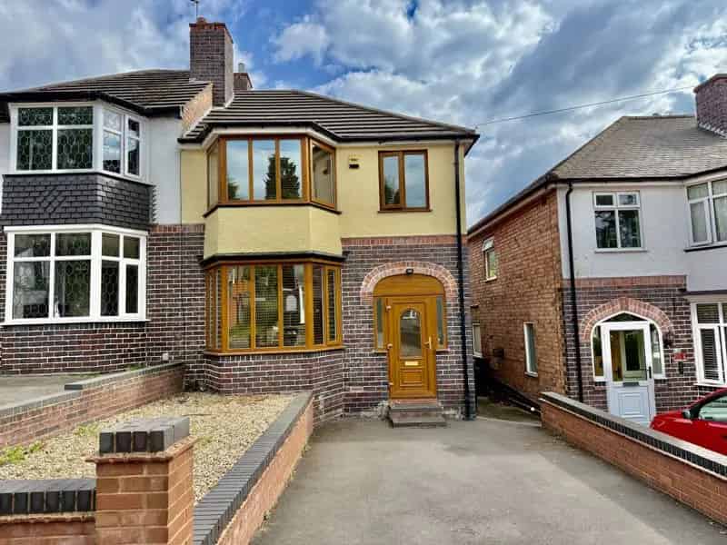 3 Bedroom Semi Detached House to Rent Near Amenities