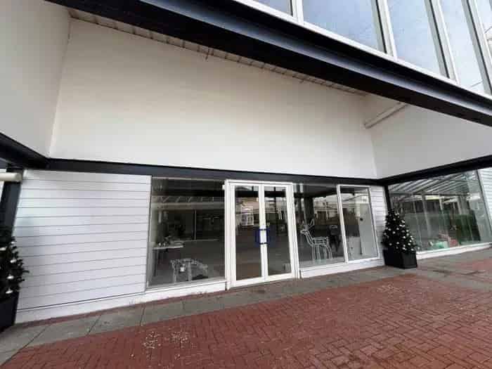 Retail Unit in Quality Shopping Centre