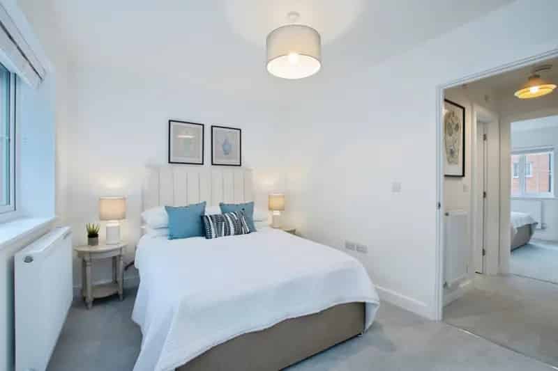 2-Bedroom Semi-Detached House in Oakwood Grove