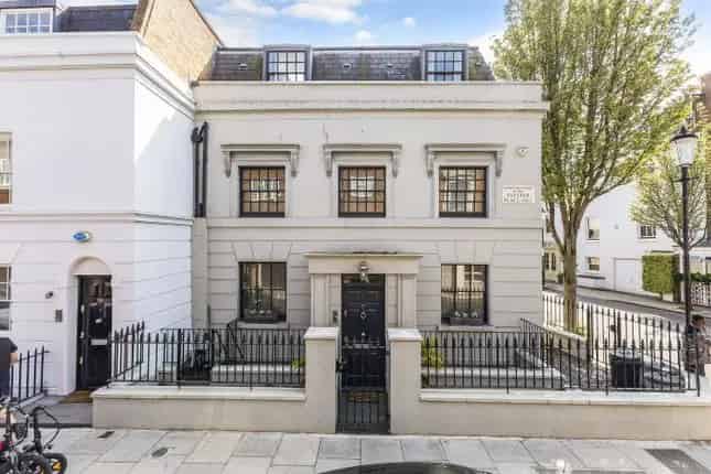 Detached House for Sale in Chelsea SW3