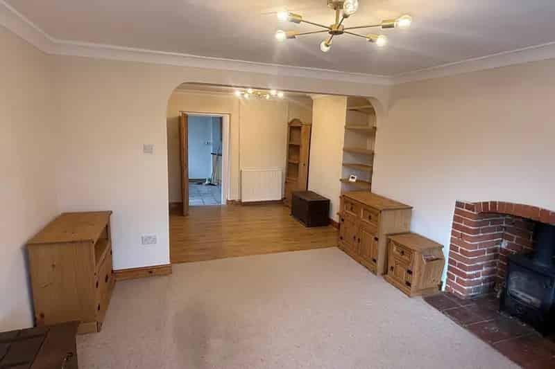 3 Bed House Near Diss Town Centre - Wood Burner, Garden & Outbuilding