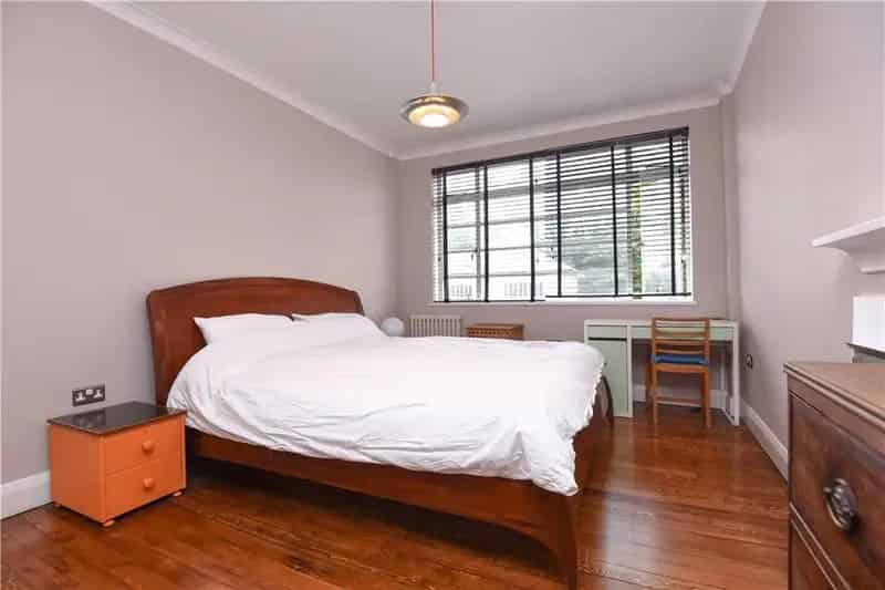 3 Bedroom Art Deco Apartment with Parking