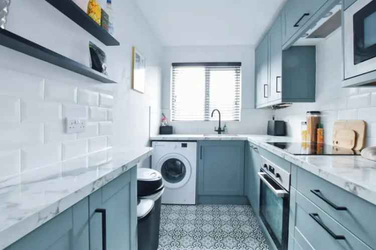 Renovated Terrace House Two Double Bedrooms Garden Parking