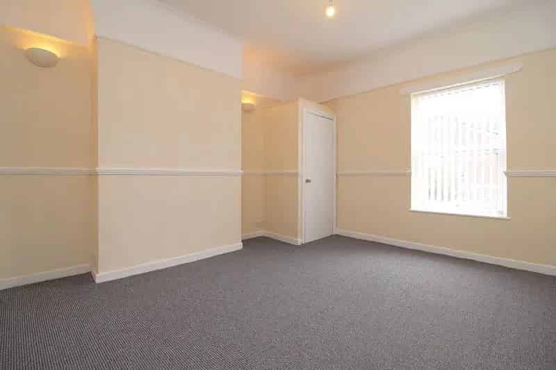 3 Bedroom End of Terrace House to Rent L4