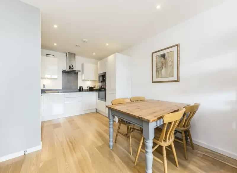 River Thames & Kew Gardens View 2 Bed Apartment