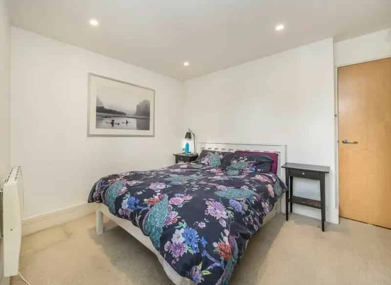 One Bedroom Warehouse Conversion Near Island Gardens DLR
