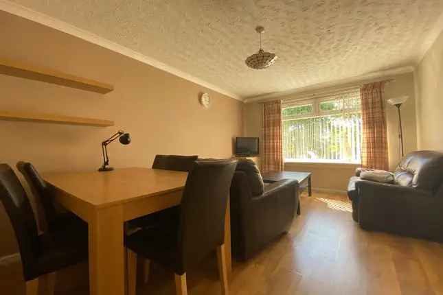 Flat to rent in Cumlodden Drive, Glasgow G20