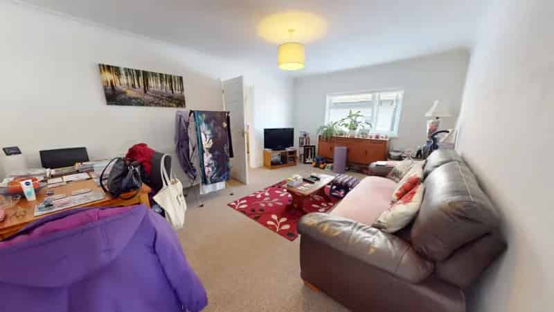 5 Bedroom House Cheltenham - Two Freehold Maisonettes