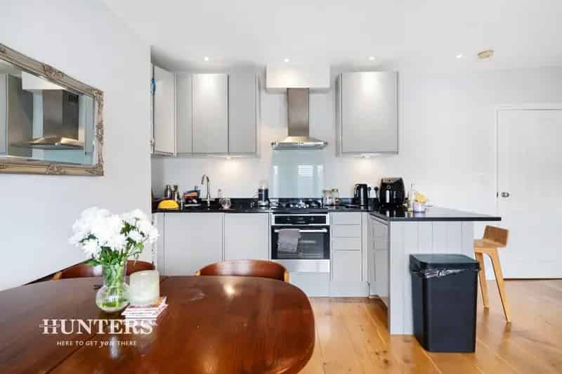 2 Bedroom Flat To Let - 671 SQ FT - West Hampstead