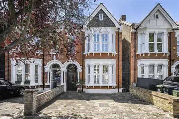 Exceptional Five-Bedroom Semi-Detached Home in Ealing