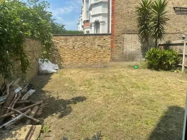 Ground Floor Victorian Conversion with Large Garden and Walk in Shower