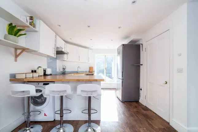 Maisonette to rent in Hill Rise, Richmond, Richmond TW10