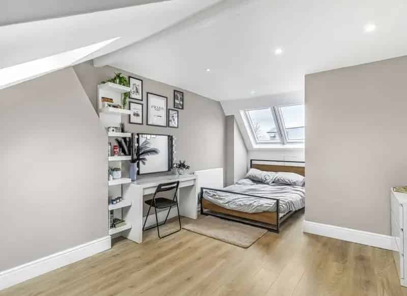 2 Bedroom Split Level Maisonette No Onward Chain