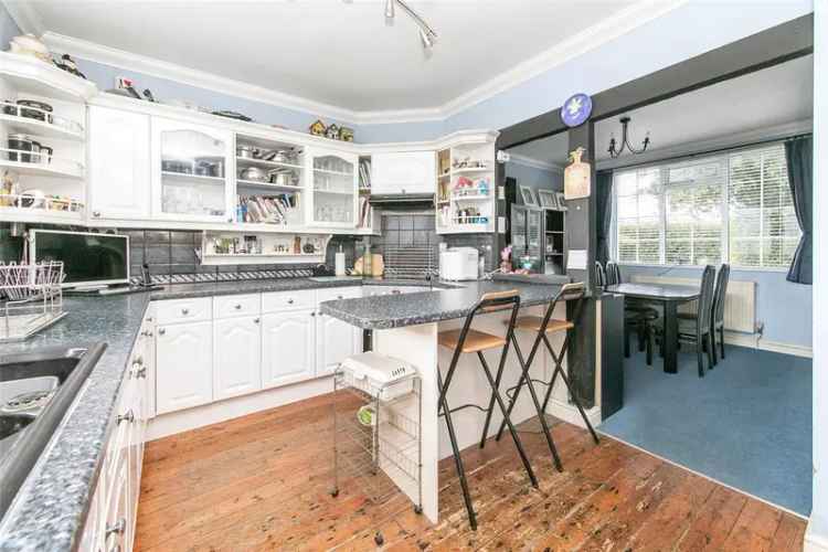 1920s Detached Family Home in Weeley - 4 Bedrooms, 2 Receptions