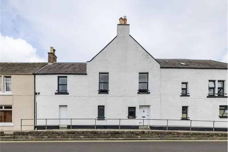 3 Bed Flat Upper with 1 Reception Room