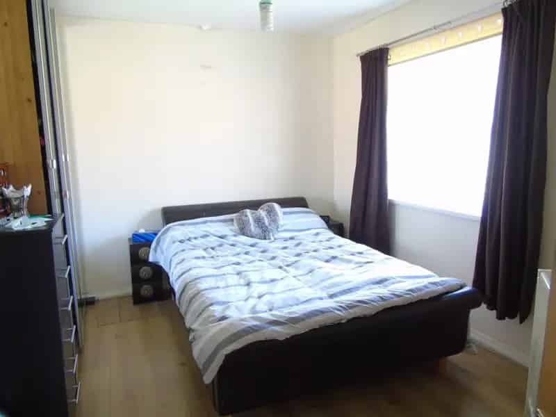 3 Bedroom Semi-Detached House Cardiff Bay