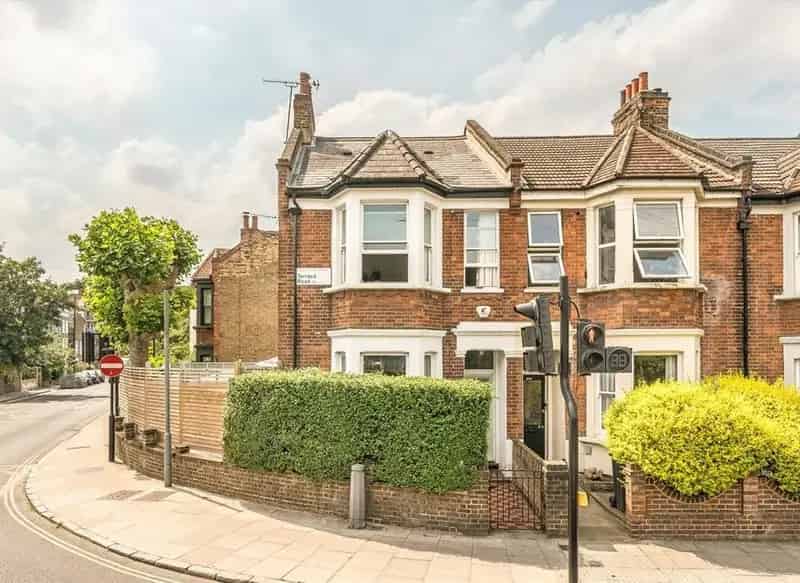 Three Double Bedroom Victorian House Near Victoria Park