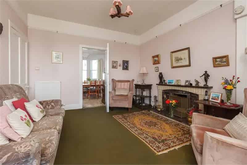 4 Bed Semi-Detached House with 2 Reception Rooms and Garden