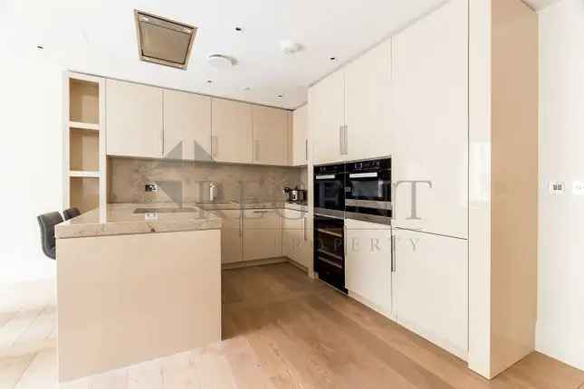 Flat to rent in Strand, London WC2R