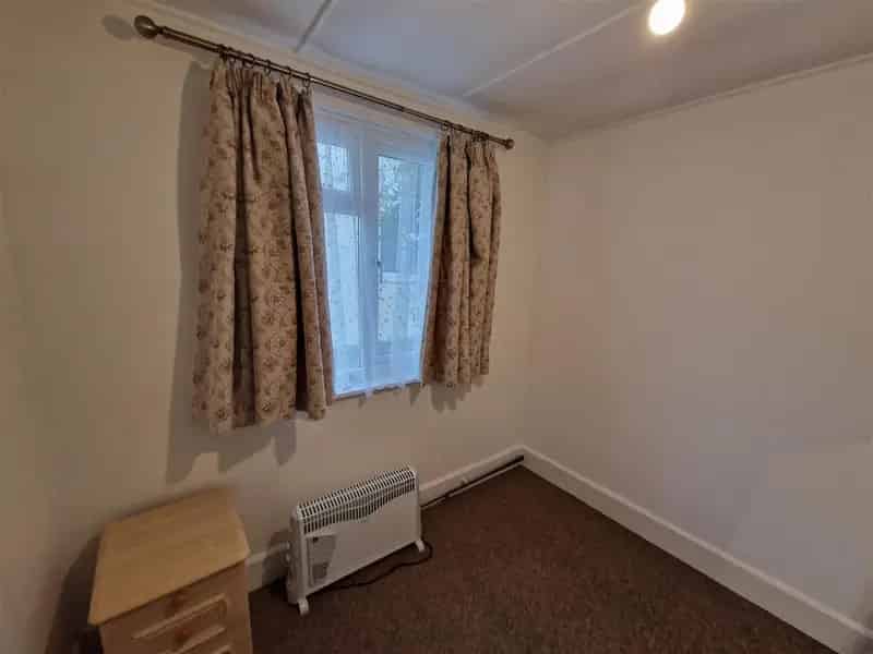 3 bedroom detached bungalow to rent