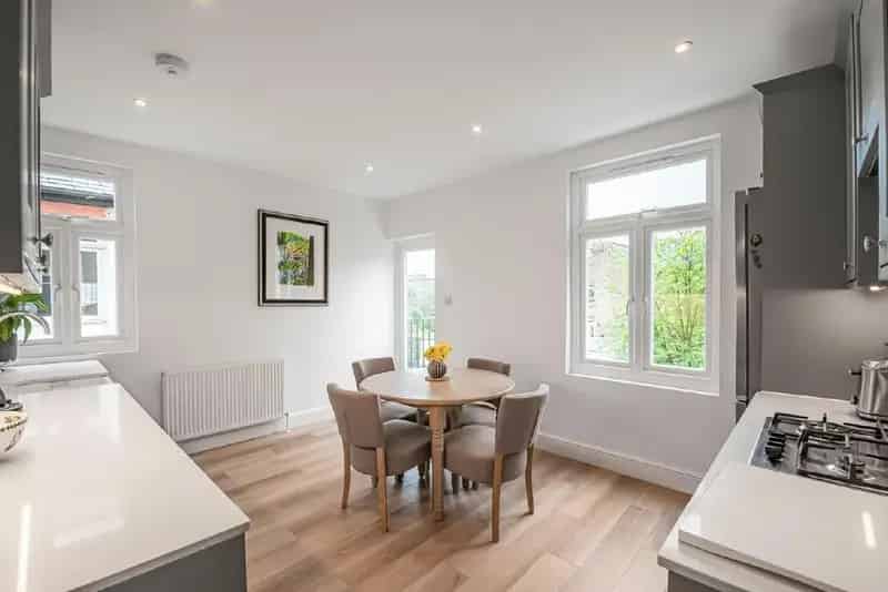Earlsfield Period Maisonette Near Station Shops Restaurants