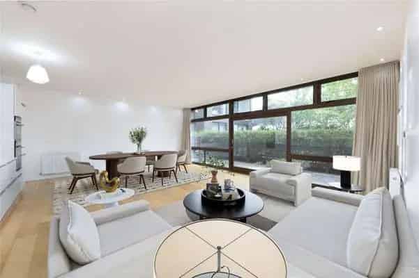 Stylish 2-Bedroom Apartment with Private Garden and Parking