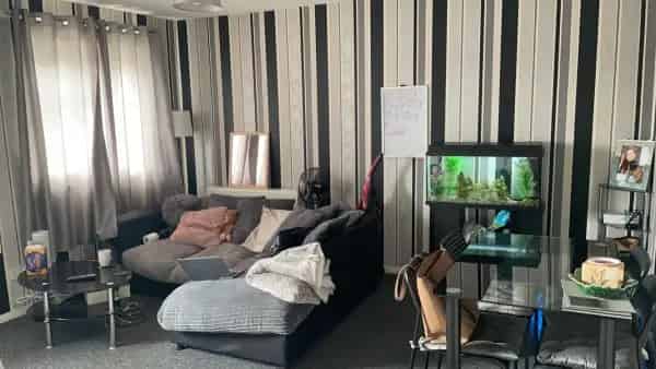 Spacious 1 Bed Flat Near Park Pet Friendly Off Road Parking