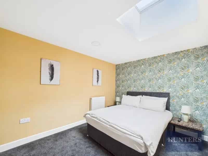 2 Bedroom Penthouse Apartment near Gloucester Quays