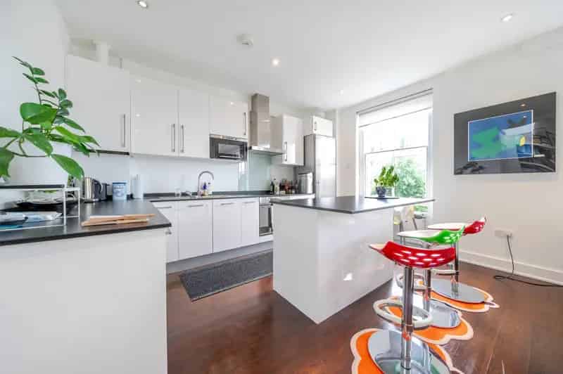 2 bedroom flat for sale