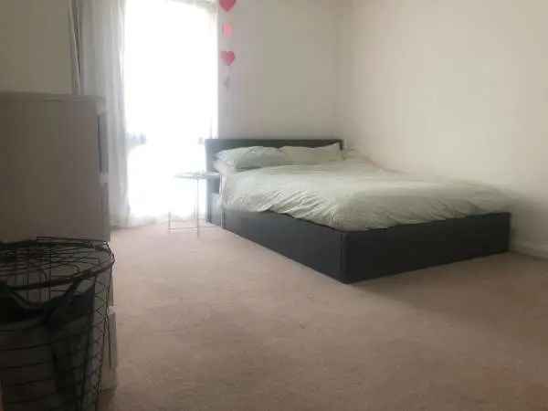 Flat For Rent in Hertsmere, England