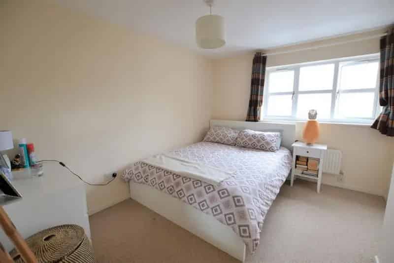 2 Bedroom House For Sale with Garage and Large Garden