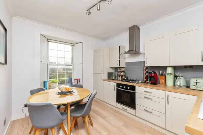 2 Bedroom Flat for Sale in Cramond