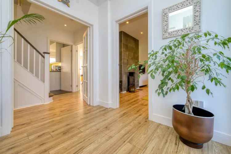 5 Bedroom Detached House to Rent