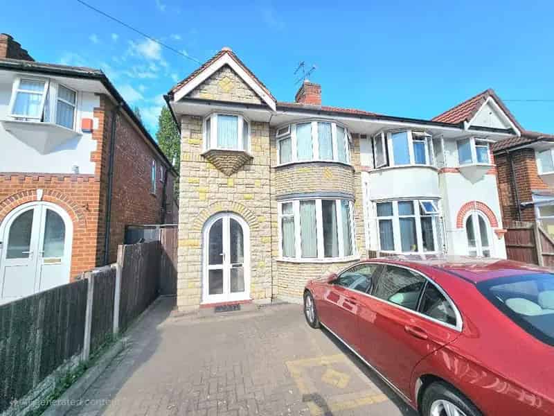 3 bedroom semi-detached house for sale