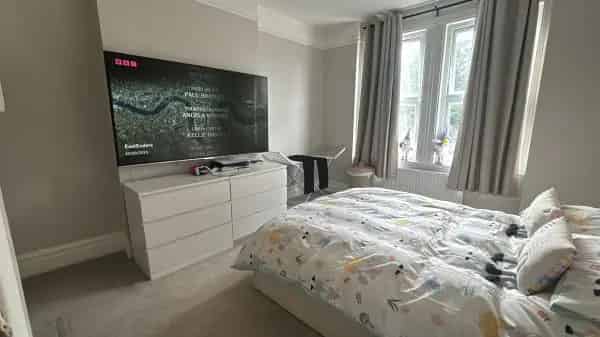 Flat near Tooting Bec Common with Amazing Windows