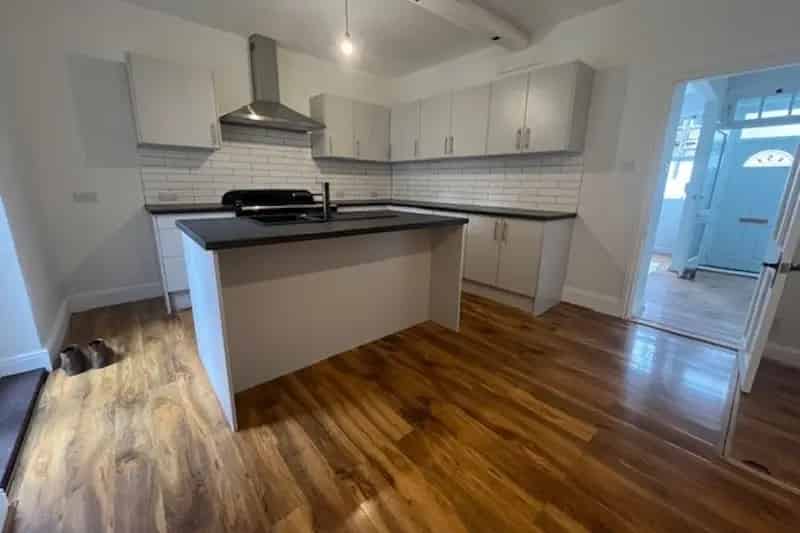 Four Bedroom House Near Felixstowe Sea Front