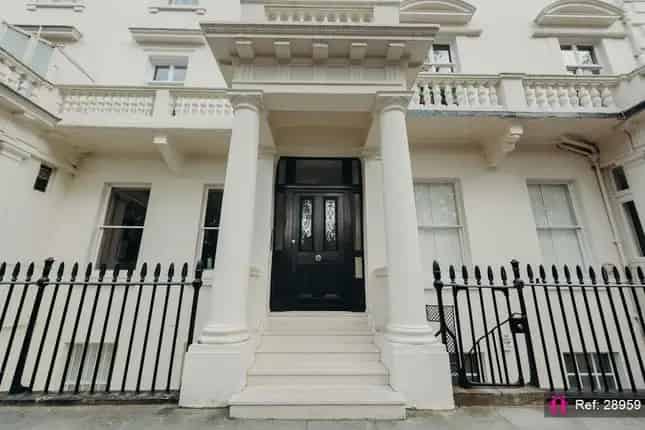 Luxury 5-Bedroom Apartment for Sale in Eccleston Square London