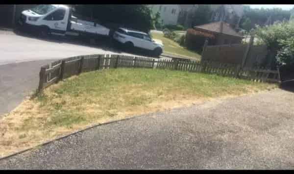 Massive Kitchen, Large Driveway, 2 Big Bedrooms, 2 Toilets