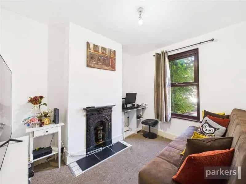3 Bed House for Sale Spacious Accommodation Enclosed Garden On Street Parking