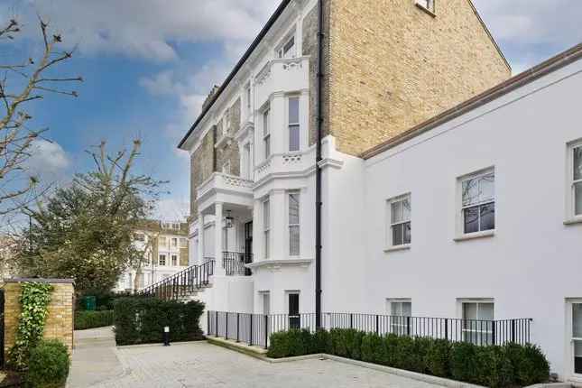 Flat for sale in Bassett Road, North Kensington W10