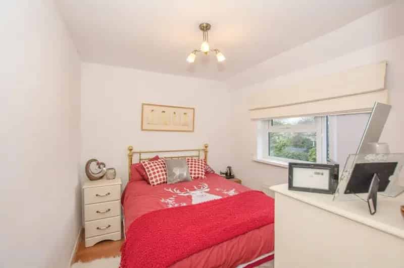 4 Bedroom Terrace House Near Whitchurch Village